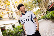 Flashback「迷惑ばかりかけて去ることになり、本当に申し訳ない。あらゆる面で強い人間でありたかったが、それができずに申し訳ない。」